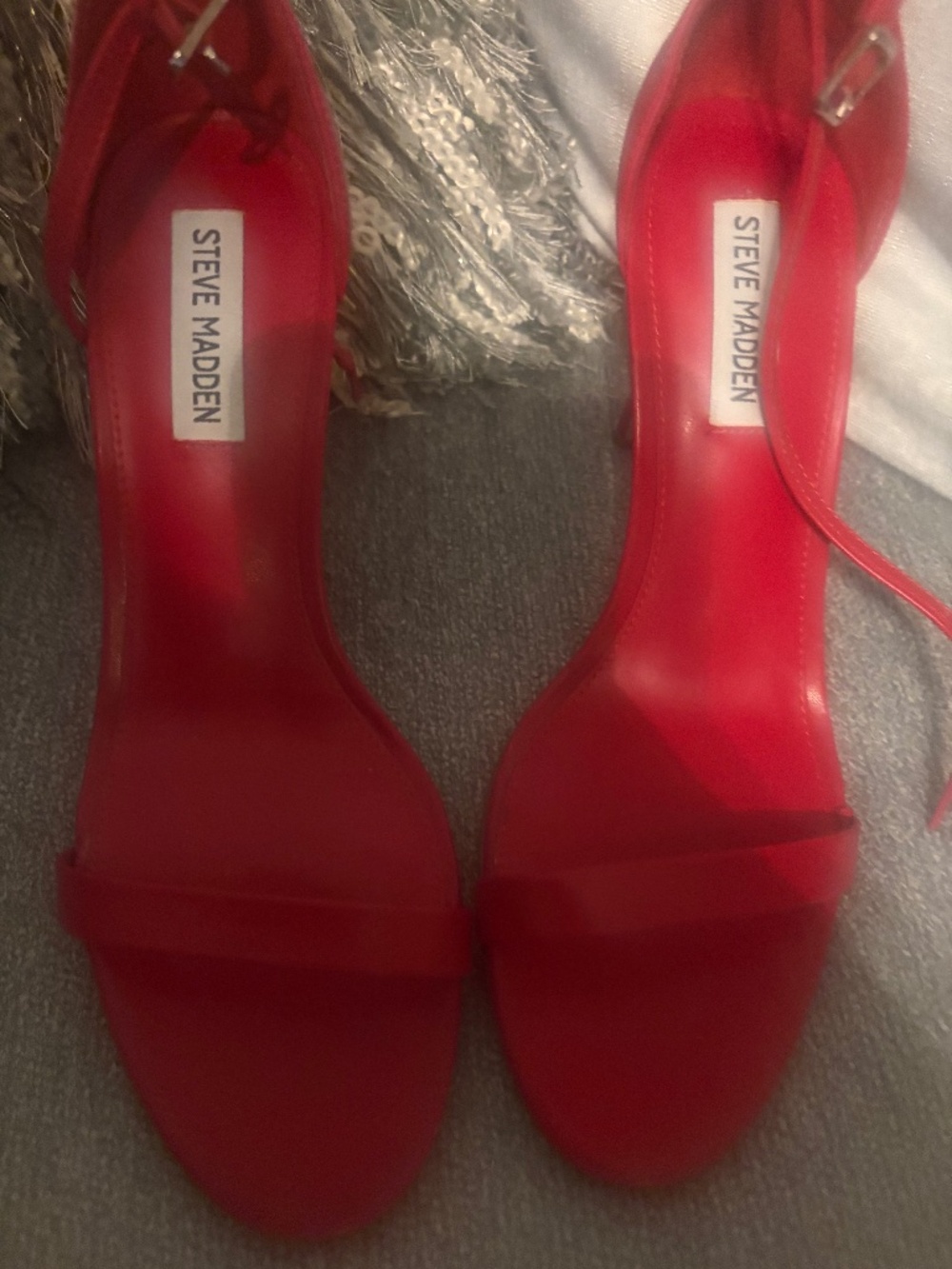 Red pump
